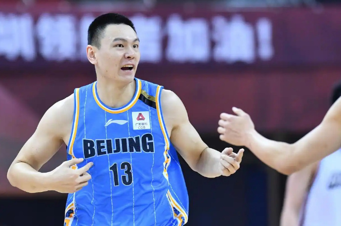 在朱彦西的, 男篮在四号, com