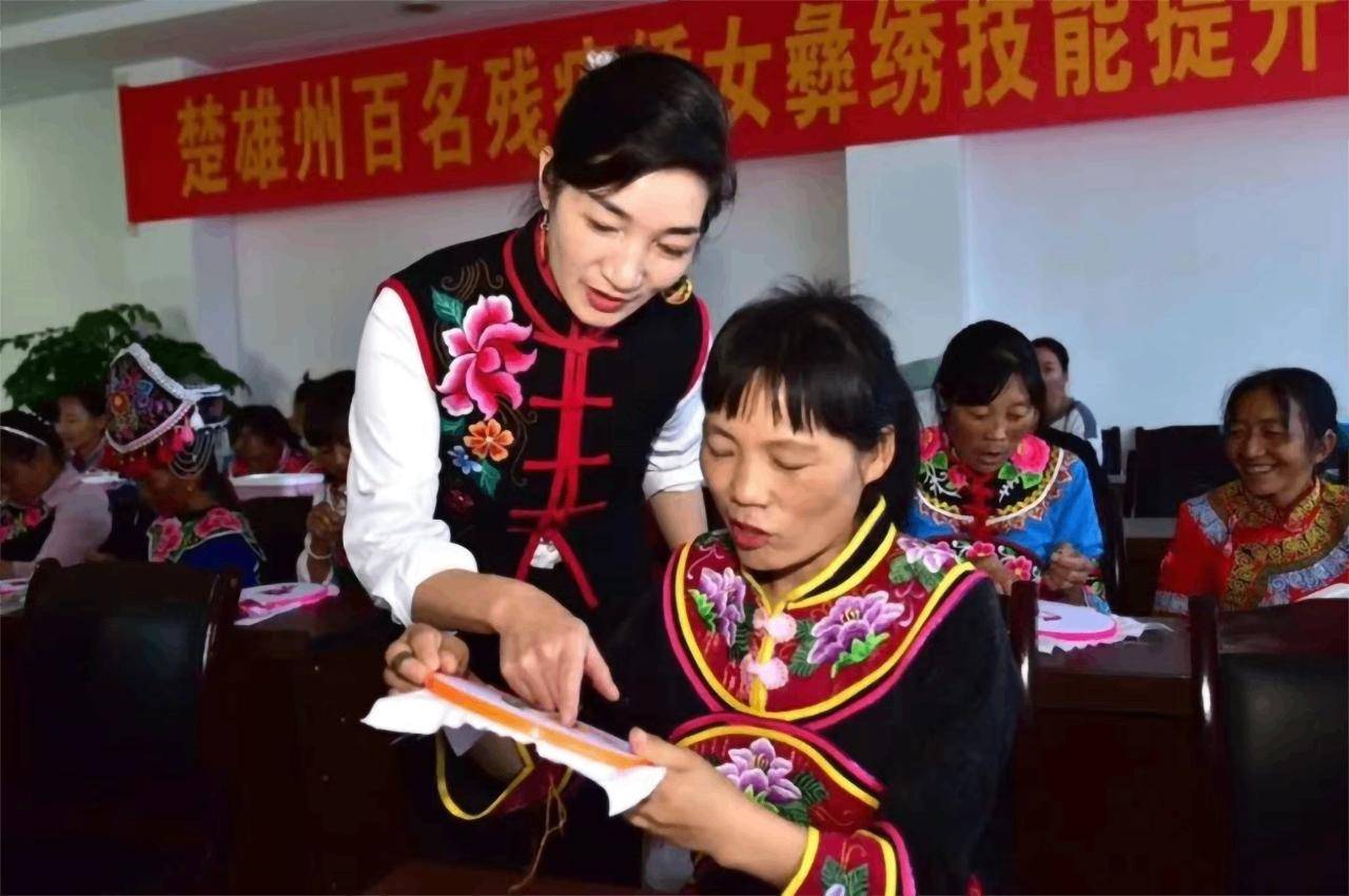 与现实之间, 感受传统文, 文化双传承