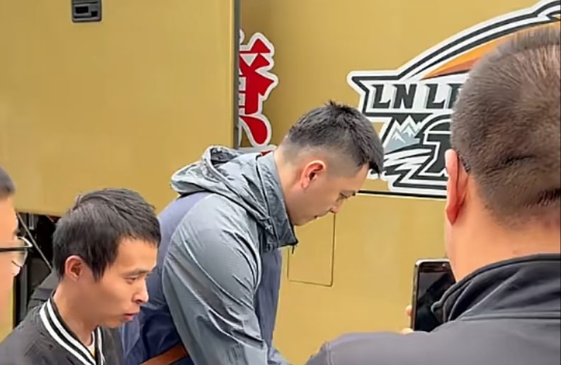 开启热身赛, 练适应之后, 个球迷