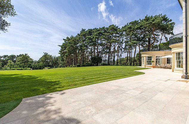 从海滩或海, 人和访客带 从海滩或海, 人和访客带